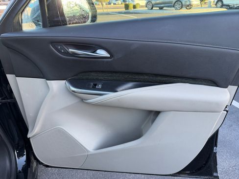 Used 2021 Cadillac XT4 Premium Luxury image 16