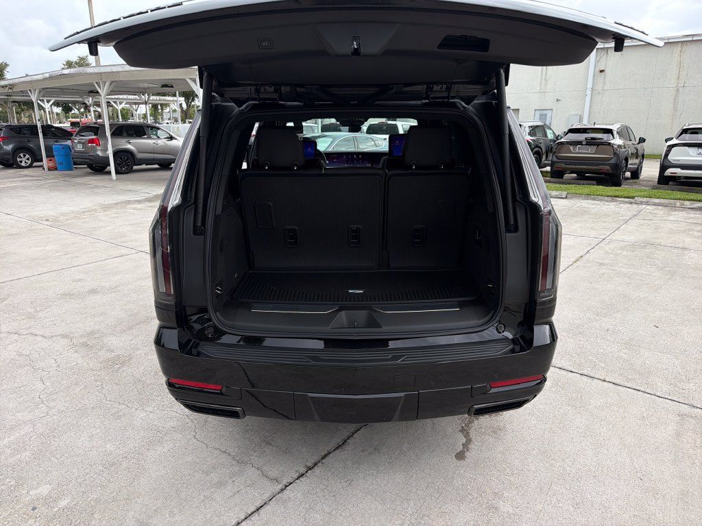 Used 2026 Cadillac Escalade Platinum Sport w/ LPO, ONYX Package AWD/4WD image 33