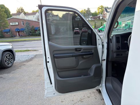 Used 2021 Nissan NV 2500 SV RWD image 10