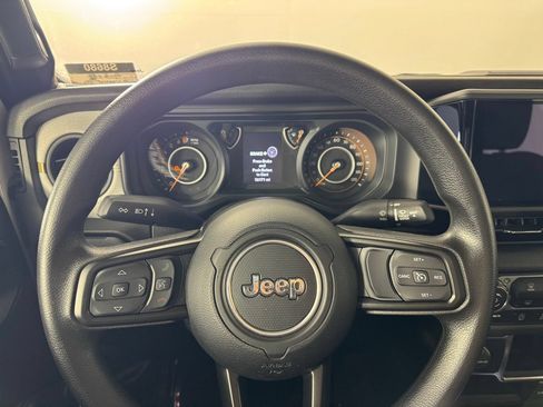 Used 2024 Jeep Gladiator Sport AWD/4WD image 15