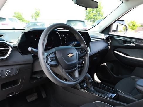 Used 2025 Chevrolet TrailBlazer LT AWD/4WD image 24