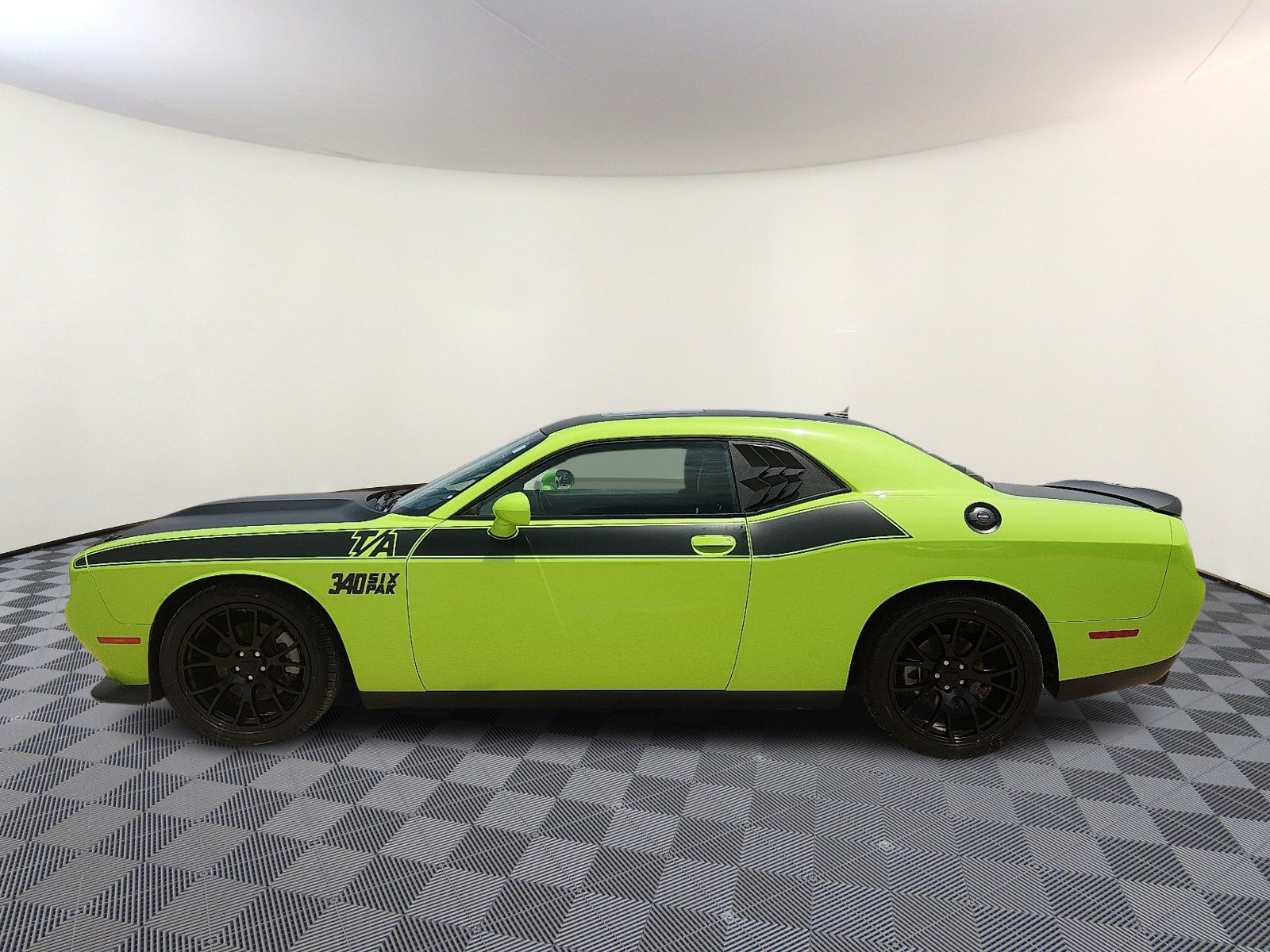 Used 2023 Dodge Challenger R/T w/ T/A Package RWD image 2