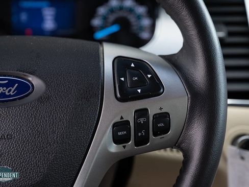 Used 2013 Ford Taurus SEL image 22