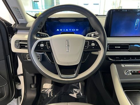 Used 2025 Lincoln Aviator AWD w/ Jet Appearance Package image 9