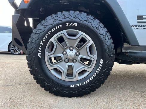 Used 2016 Jeep Wrangler Unlimited Rubicon w/ Connectivity Group image 21