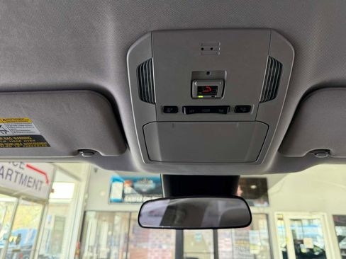 Used 2022 Toyota Highlander LE FWD image 19