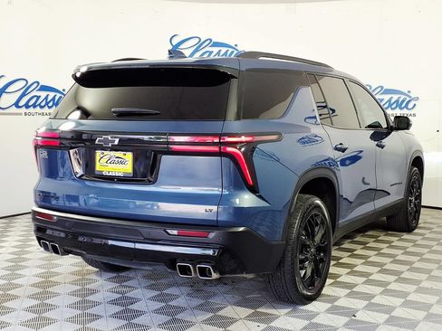 Used 2024 Chevrolet Traverse LT w/ Midnight/Sport Edition FWD image 6