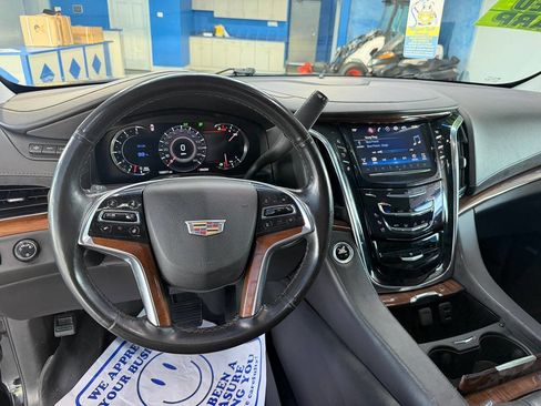 Used 2016 Cadillac Escalade Luxury AWD/4WD image 27