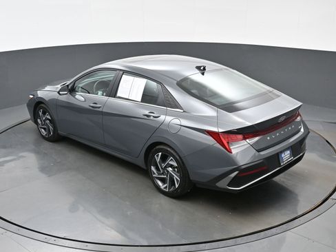 Used 2025 Hyundai Elantra Limited FWD image 36