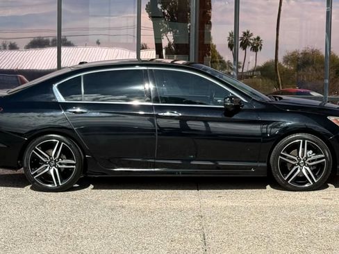 Used 2016 Honda Accord Touring image 14