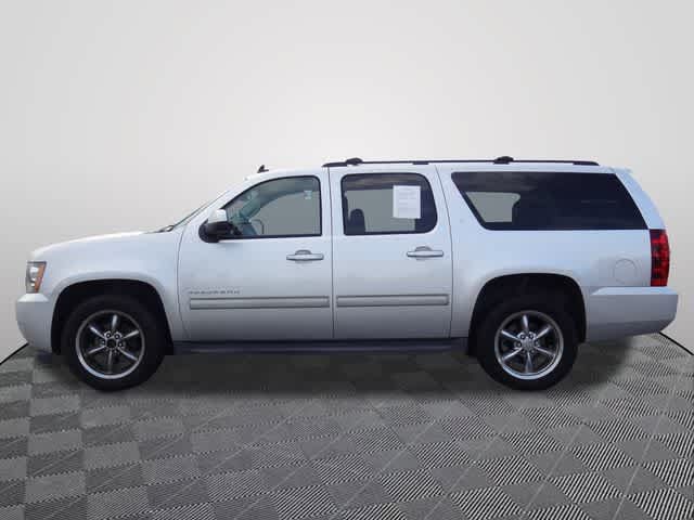 Used 2014 Chevrolet Suburban LT RWD image 2