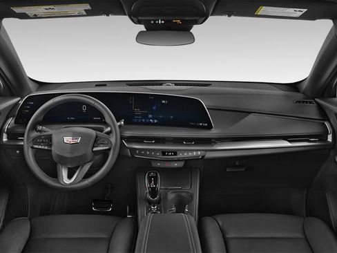 Used 2023 Cadillac XT4 Luxury w/ Cold Weather Package AWD/4WD image 3