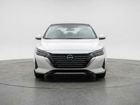 Used 2025 Nissan Sentra SV FWD image 2