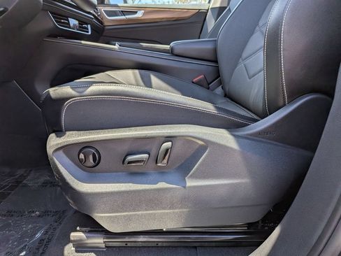 Used 2025 Volkswagen Atlas SE AWD/4WD image 14