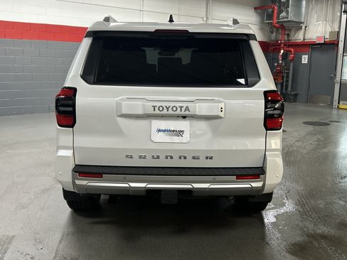 Used 2025 Toyota 4Runner Limited AWD/4WD image 9