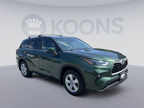 Used 2023 Toyota Highlander LE AWD/4WD image 10
