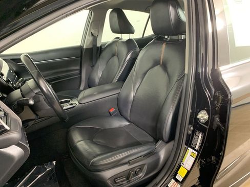 Used 2020 Toyota Camry XLE FWD image 29