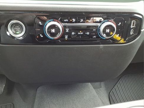 Used 2023 GMC Sierra 1500 Elevation image 18