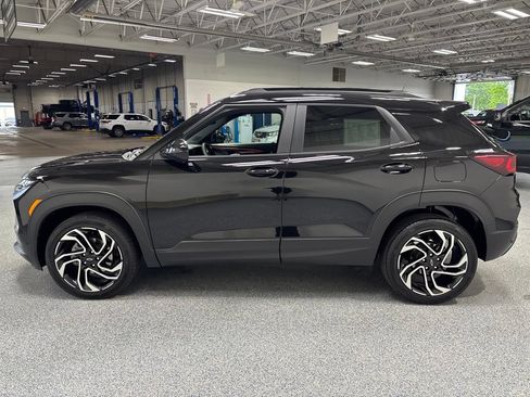 Used 2025 Chevrolet TrailBlazer RS w/ Convenience Package AWD/4WD image 4