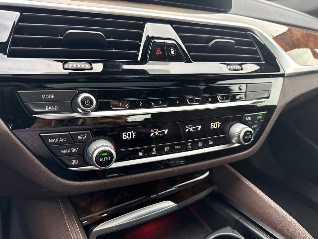 Used 2020 BMW M550i xDrive AWD/4WD image 17