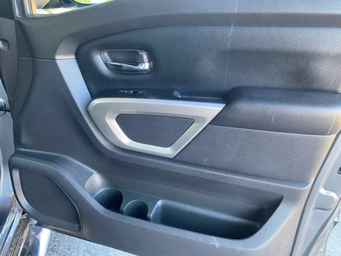 Used 2021 Nissan Titan SV w/ SV Convenience Package RWD image 40