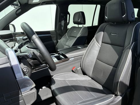 Certified 2025 Cadillac Escalade ESV Premium Luxury AWD/4WD image 12