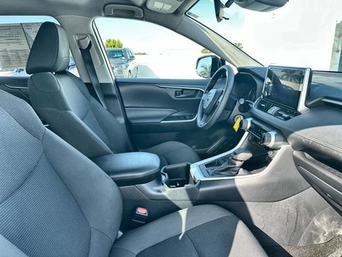 Used 2025 Toyota RAV4 LE image 31