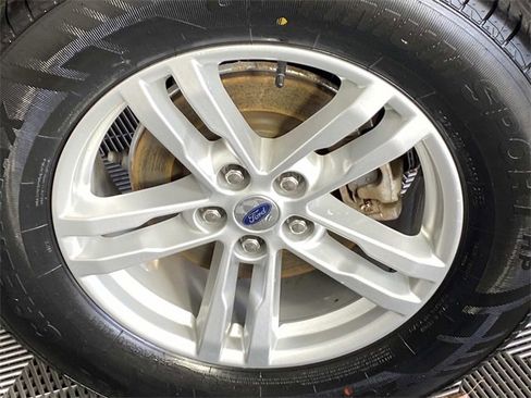 Used 2022 Ford Explorer XLT w/ Equipment Group 202A image 28