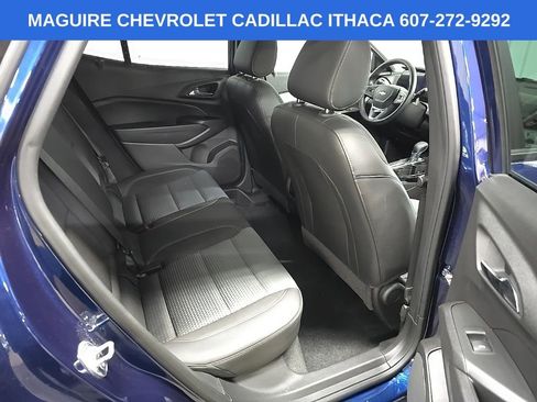 Used 2024 Chevrolet Trax LT w/ LT Convenience Package FWD image 17