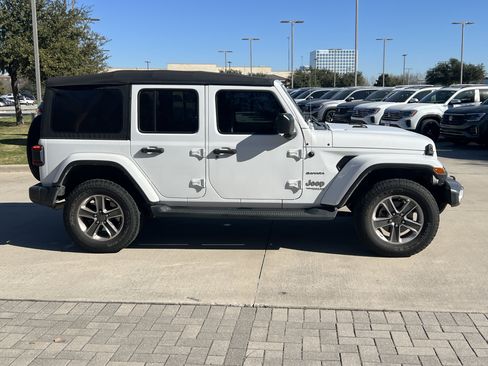 Used 2022 Jeep Wrangler Unlimited Sahara w/ LED Lighting Group image 11