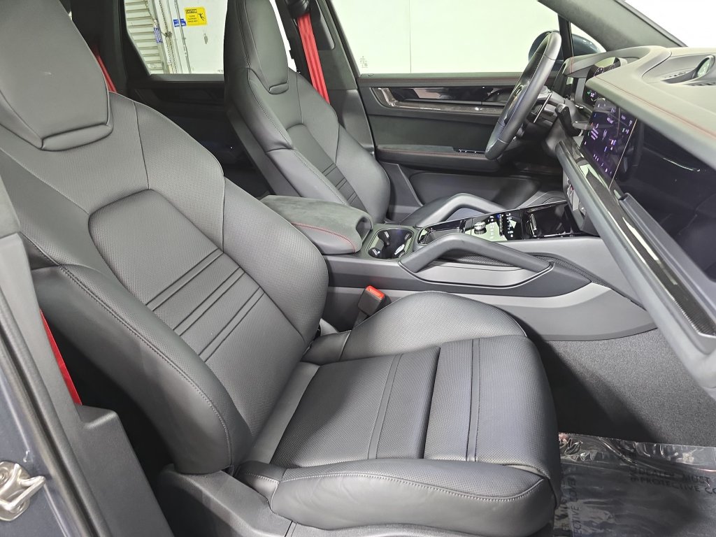 Certified 2026 Porsche Cayenne GTS AWD/4WD image 27