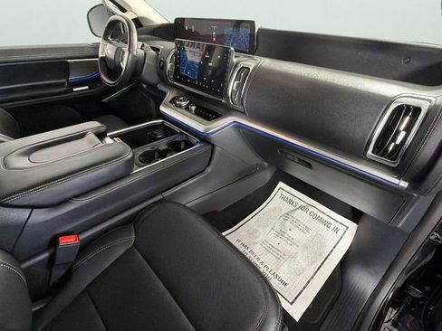 Used 2025 Ford Expedition Max Platinum AWD/4WD image 40