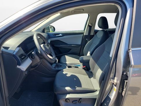 Certified 2022 Volkswagen Taos SE image 11