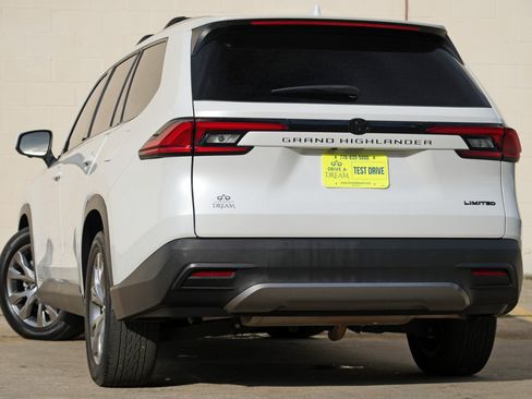 Used 2024 Toyota Grand Highlander FWD image 6