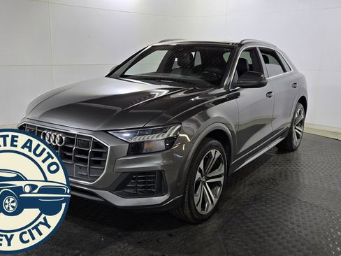 Used 2019 Audi Q8 Prestige w/ Luxury Package image 3