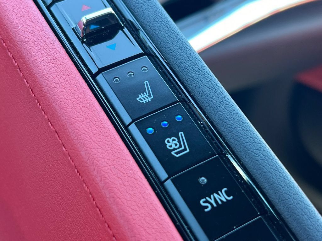 Used 2020 Chevrolet Corvette Stingray Preferred Cpe w/ 2LT Preferred Equipment Group RWD image 34