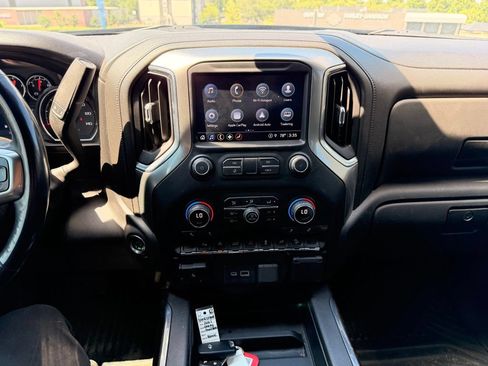 Used 2021 Chevrolet Silverado 1500 LT Trail Boss w/ Convenience Package II AWD/4WD image 3