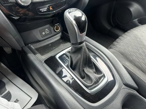 Used 2020 Nissan Rogue SV FWD image 18