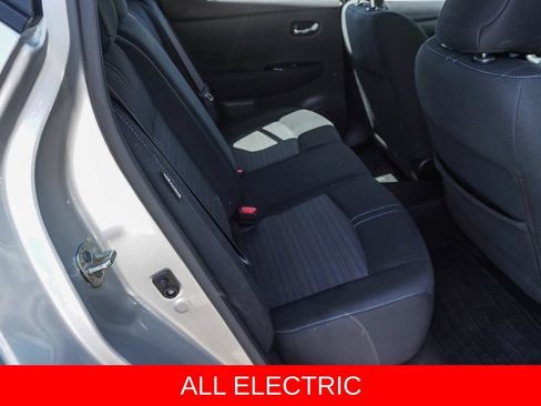 Used 2022 Nissan Leaf SV FWD image 13