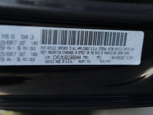 Used 2020 Jeep Cherokee Latitude Plus AWD/4WD image 36