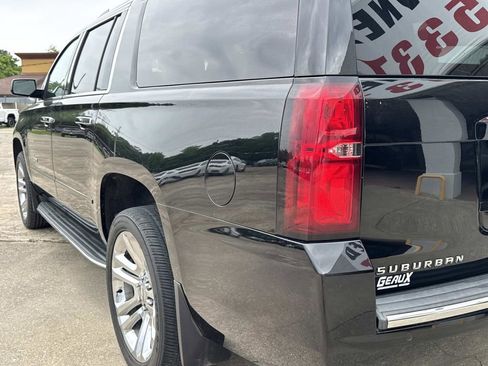 Used 2019 Chevrolet Suburban Premier RWD image 10