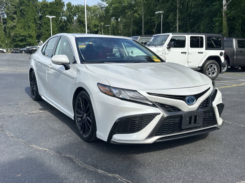 Used 2024 Toyota Camry XSE w/ Navigation Package FWD image 2