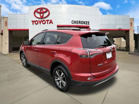 Used 2017 Toyota RAV4 XLE FWD image 7