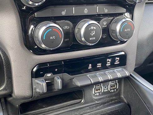 Used 2022 RAM 1500 Big Horn AWD/4WD image 17