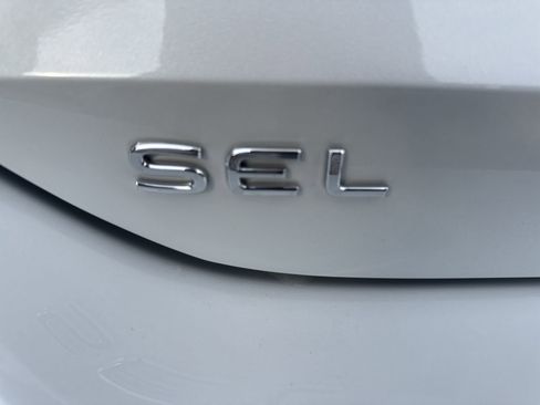 Certified 2025 Volkswagen Tiguan SEL R-Line image 33