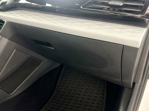 Used 2022 Volkswagen Taos S image 33