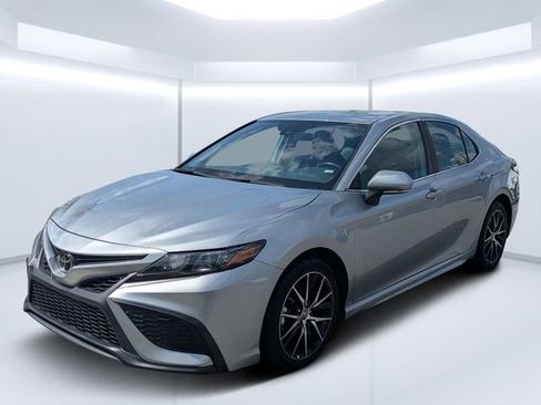 Used 2024 Toyota Camry SE FWD image 7