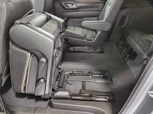 Used 2024 Chevrolet Suburban Premier image 24