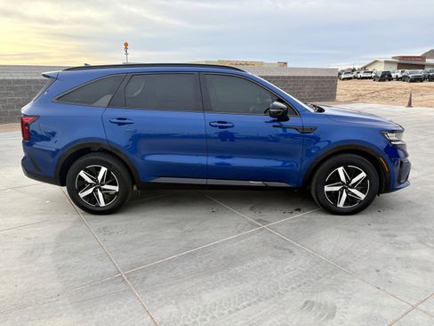 Used 2023 Kia Sorento EX w/ Panoramic Sunroof Package image 6