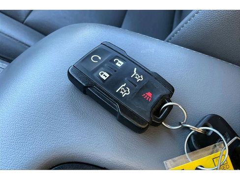 Used 2018 Chevrolet Suburban LT image 14